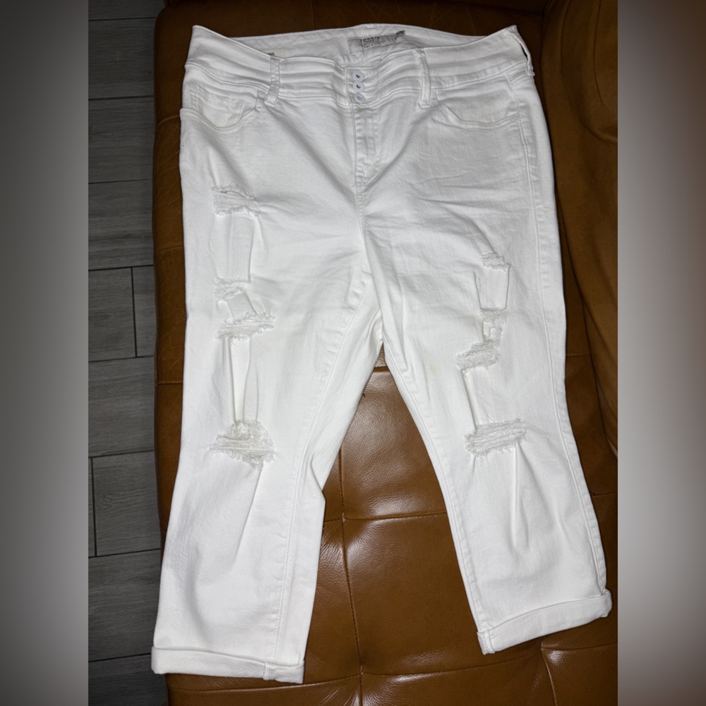 Torrid White Jegging Crop